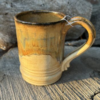 Half-heart shape handle with pinky finger rest